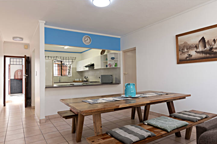 La Pirogue 1 Dining and kitchen